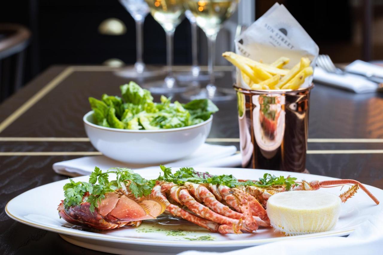 Sun Street Hotel Shoreditch London Exterior foto A lobster and chips meal at Scott's