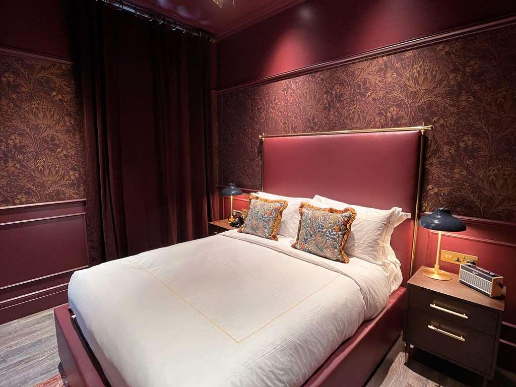 Sun Street Hotel Shoreditch London Zimmer foto A bedroom at The Ivy Collection